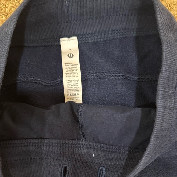 Lululemon Navy Scuba Jogger - Picture 4 of 5